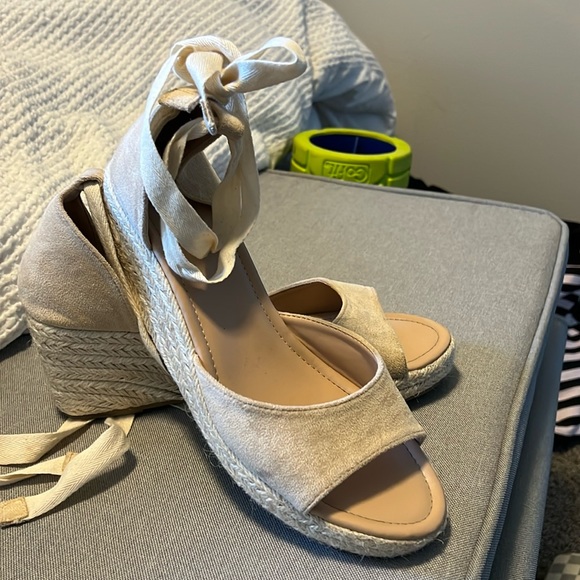 Wedge heel - Picture 1 of 3